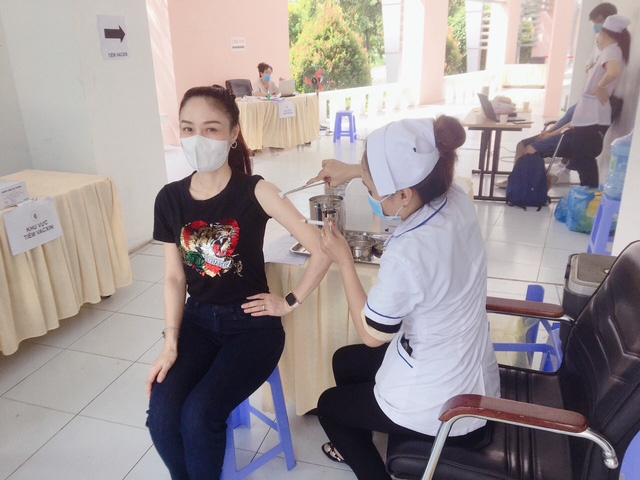 Hình ảnh người dân TP. Hồ Chí Minh trong chiến dịch tiêm chủng vaccine Covid 19