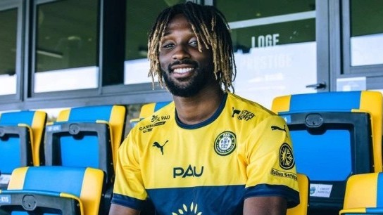 hlv clb pau fc he lo kha nang ra san cua nguoi canh tranh vi tri truc tiep voi quang hai