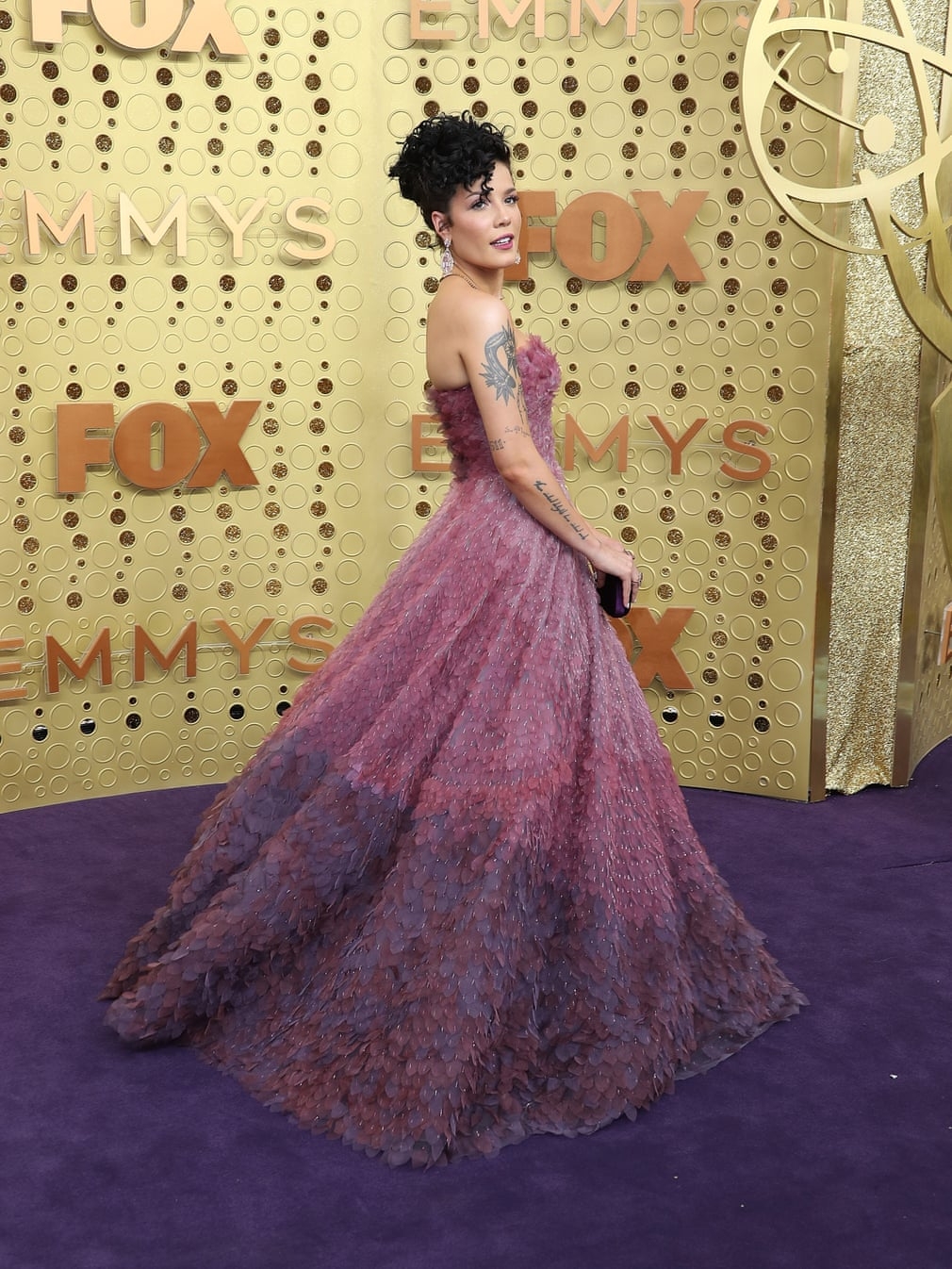 diem danh cac sao tren tham do emmy 2019