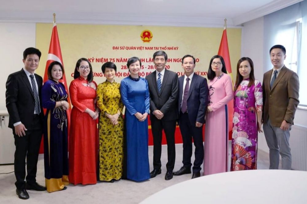 hinh anh hoat dong ky niem 75 nam quoc khanh cua cac co quan dai dien viet nam o nuoc ngoai