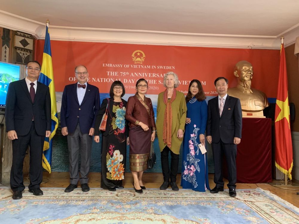 hinh anh hoat dong ky niem 75 nam quoc khanh cua cac co quan dai dien viet nam o nuoc ngoai