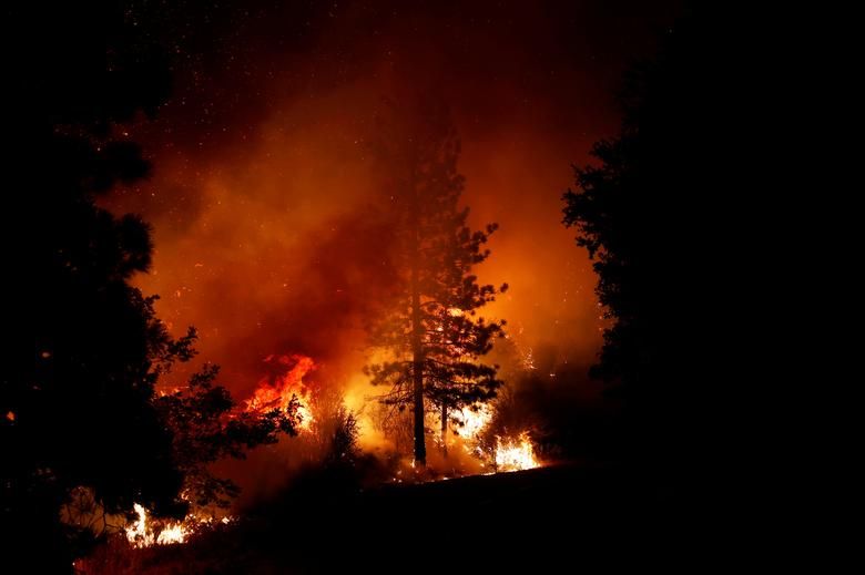 Đang căng mình chống dịch Covid-19, bang California lại phải đối mặt với đám cháy rừng lớn kỷ lục