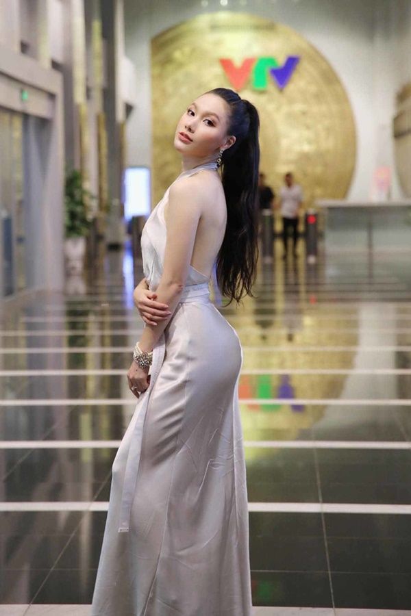 nhan sac xinh dep cua 4 nu mc vtv khi dong phim truyen hinh