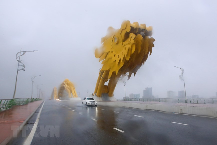 Bão số 5 gây mưa lớn, gió giật và ngập úng nặng ở Đà Nẵng