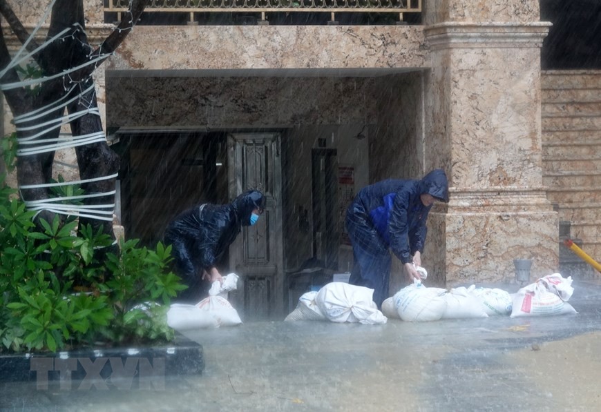 Bão số 5 gây mưa lớn, gió giật và ngập úng nặng ở Đà Nẵng