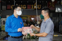 Trao 3 tỷ đồng hỗ trợ 600 hộ kinh doanh nhỏ ngành thực phẩm và đồ uống 'vượt' dịch Covid-19