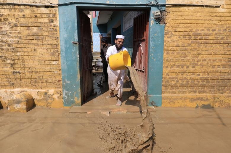 Người dân Pakistan oằn mình gánh chịu cơn 'đại hồng thuỷ' lớn nhất 10 năm qua