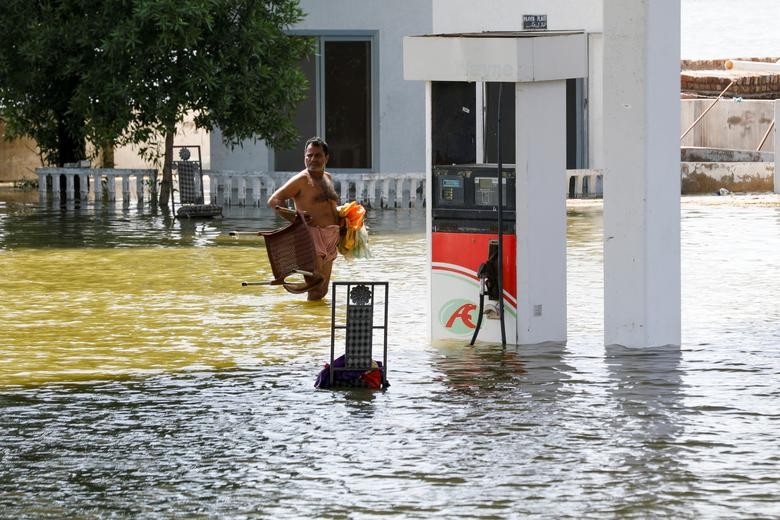 Người dân Pakistan oằn mình gánh chịu cơn 'đại hồng thuỷ' lớn nhất 10 năm qua