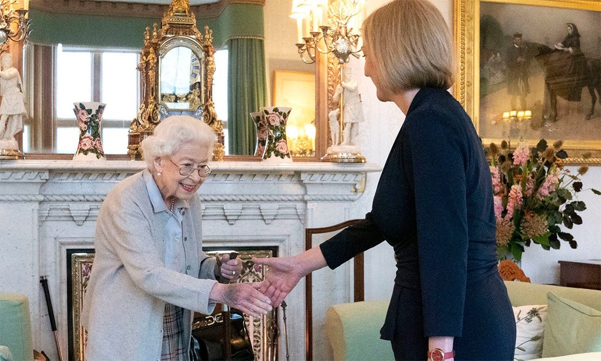 Những khoảnh khắc đáng nhớ trong cuộc đời Nữ hoàng Anh Elizabeth II