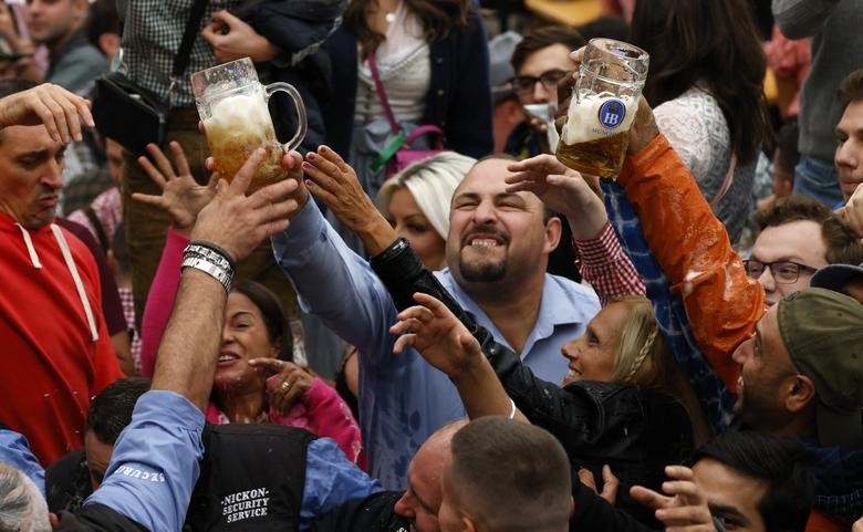 Lễ hội Oktoberfest ‘rầm rộ’ trở lại sau hai năm gián đoạn do dịch Covid 19