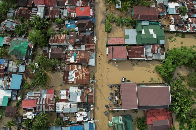 Khung cảnh tan hoang tại Philippines, nơi siêu bão Noru càn quét qua Khung cảnh tan hoang tại Philippines, nơi siêu bão Noru càn quét qua