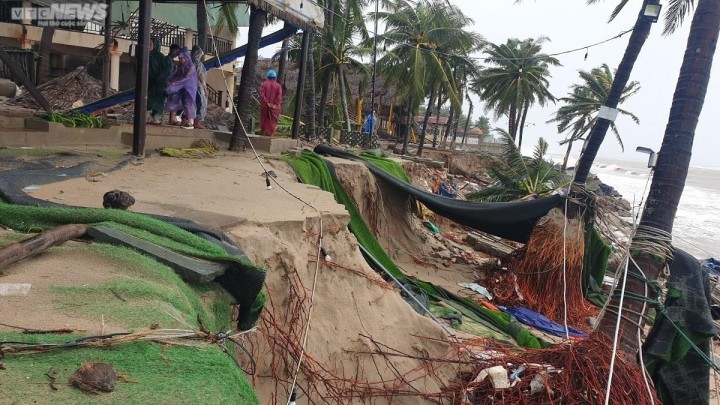 Sức tàn phá 'khủng khiếp' khi bão Noru càn quét miền Trung Sức tàn phá 'khủng khiếp' khi bão Noru càn quét miền Trung