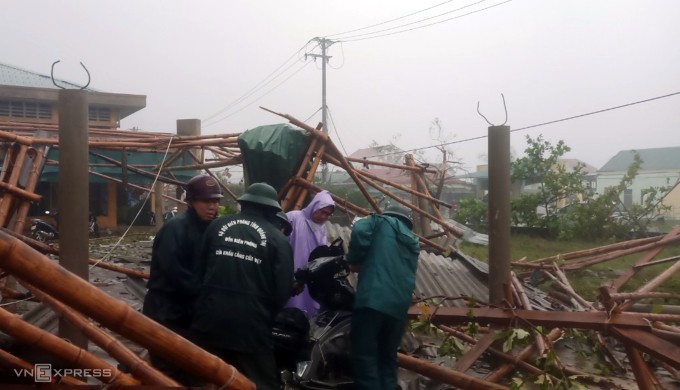 Sức tàn phá 'khủng khiếp' khi bão Noru càn quét miền Trung Sức tàn phá 'khủng khiếp' khi bão Noru càn quét miền Trung