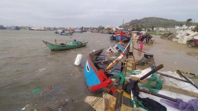 Sức tàn phá 'khủng khiếp' khi bão Noru càn quét miền Trung Sức tàn phá 'khủng khiếp' khi bão Noru càn quét miền Trung