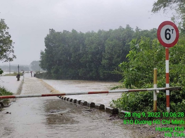 Sức tàn phá 'khủng khiếp' khi bão Noru càn quét miền Trung Sức tàn phá 'khủng khiếp' khi bão Noru càn quét miền Trung