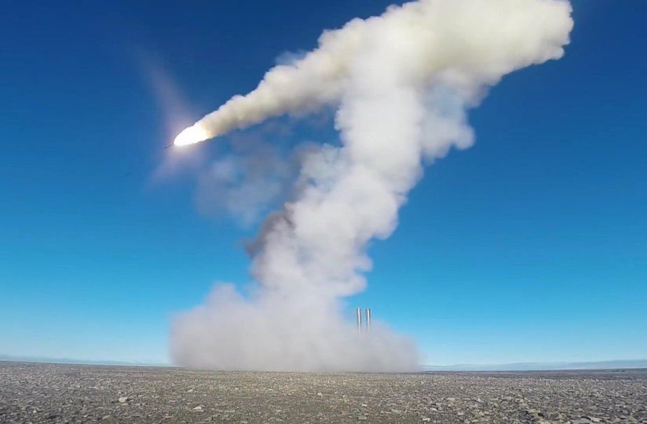 nga thu ten lua cai tien onik m tam ban 800km