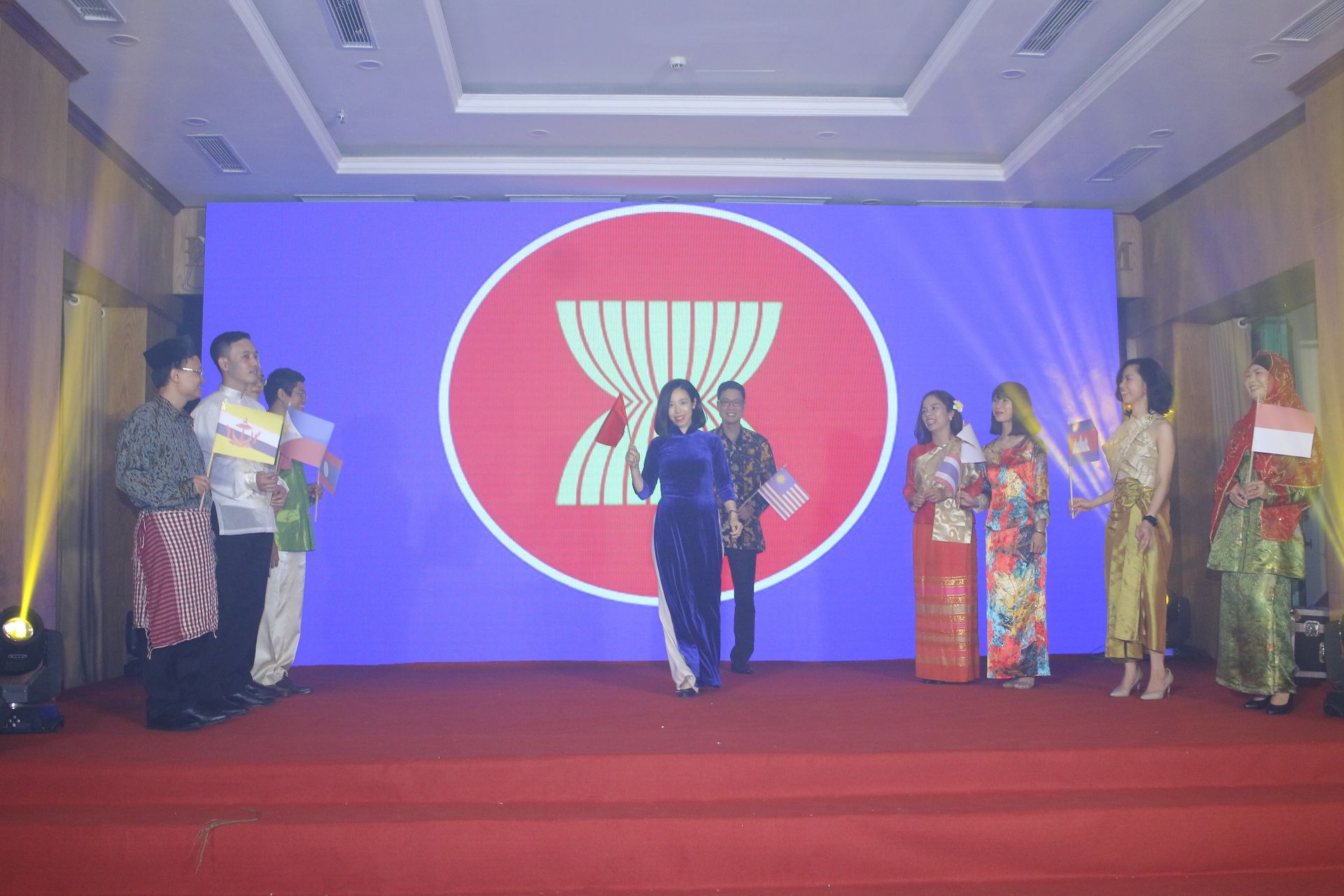 Hội diễn văn nghệ Kỷ niệm 70 năm Ngày Truyền thống Ban Đối ngoại Trung ương hoi dien van nghe ky niem 70 nam ngay truyen thong ban doi ngoai trung uong