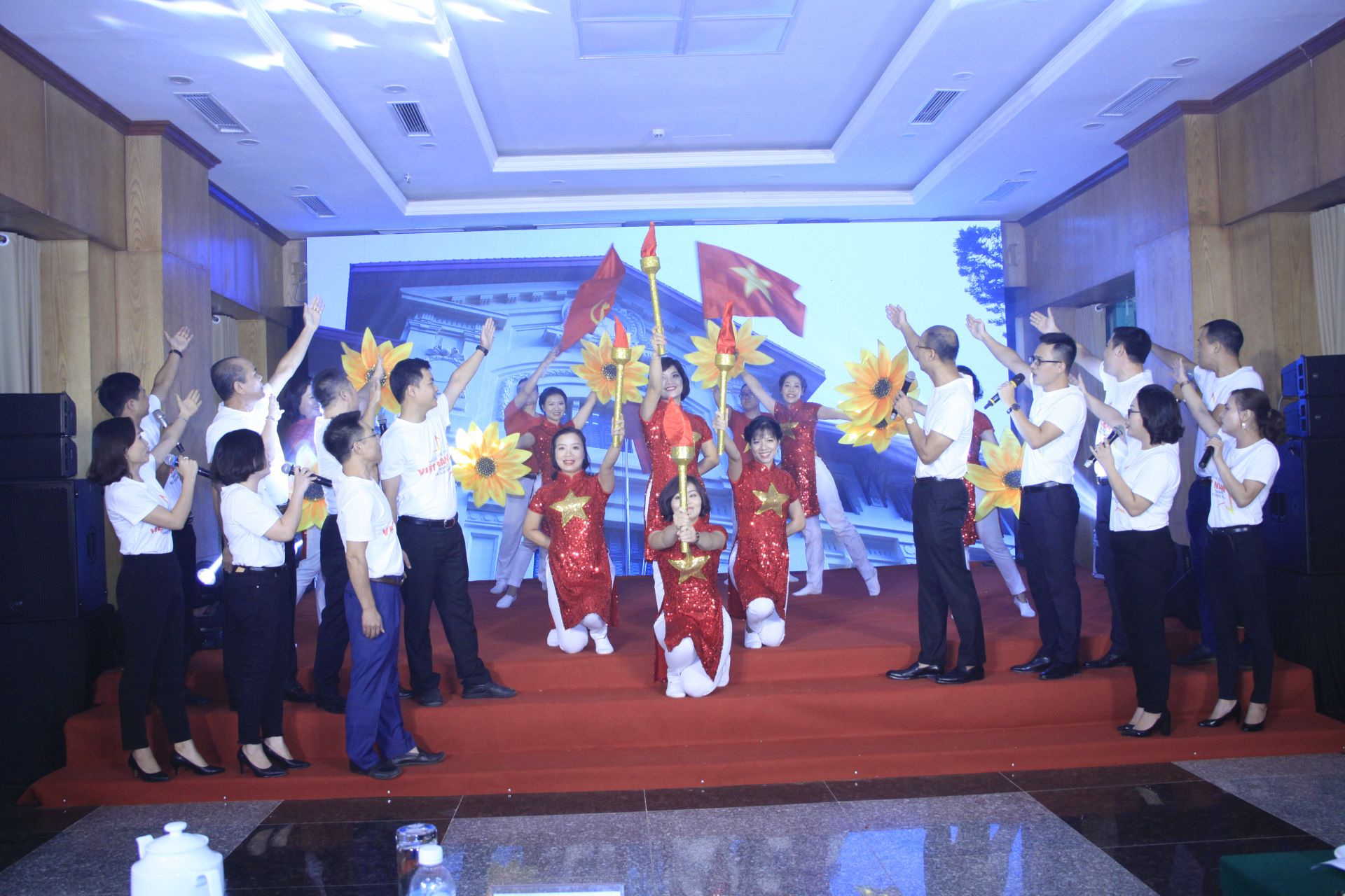 Hội diễn văn nghệ Kỷ niệm 70 năm Ngày Truyền thống Ban Đối ngoại Trung ương hoi dien van nghe ky niem 70 nam ngay truyen thong ban doi ngoai trung uong