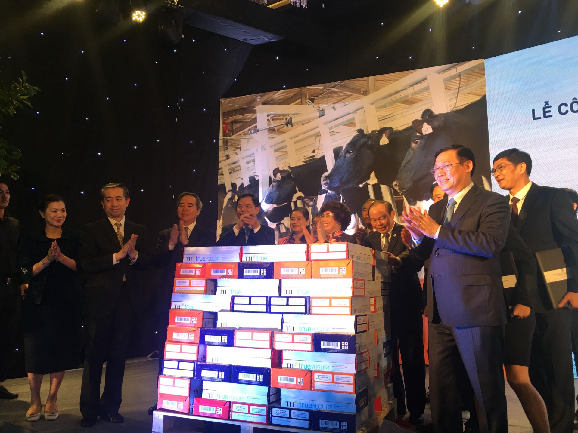 lan dau tien san pham sua tuoi cua viet nam xuat khau sang thi truong trung quoc