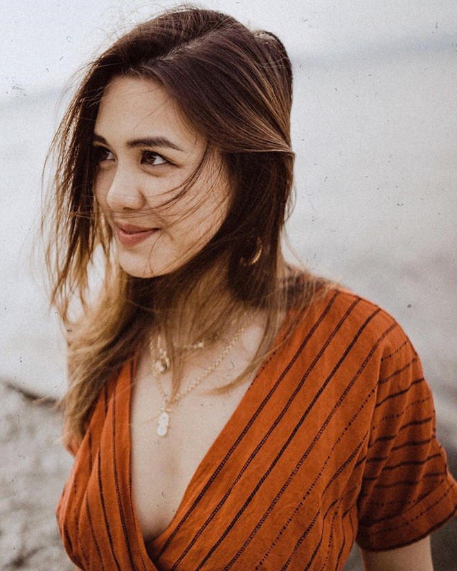 Nhiều khán giả ủng hộ Yasmine Ross gia nhập làng giải trí và tin rằng, cô sẽ là một mỹ nhân, có tương lai rộng mở.