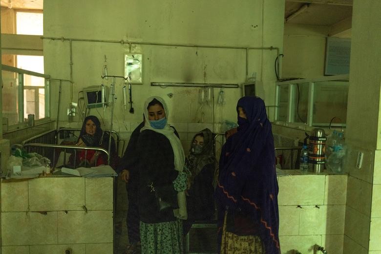 Hình ảnh bên trong bệnh viện nhi ở Kabul khi hệ thống y tế của Afghanistan rơi vào khủng hoảng