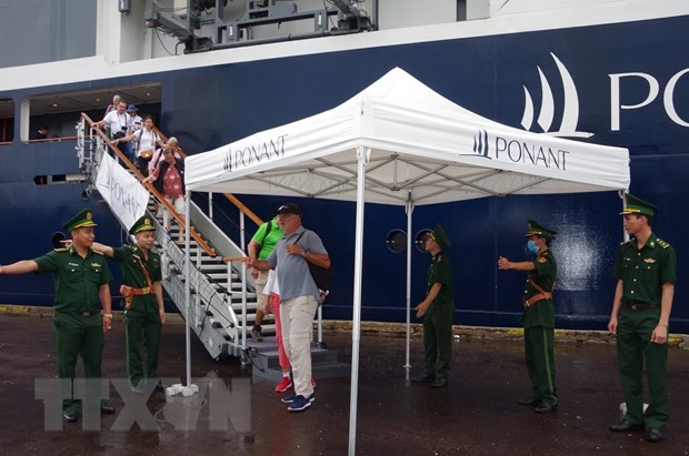 Tàu du lịch Pháp 5 sao cập cảng Quy Nhơn, Bình Định