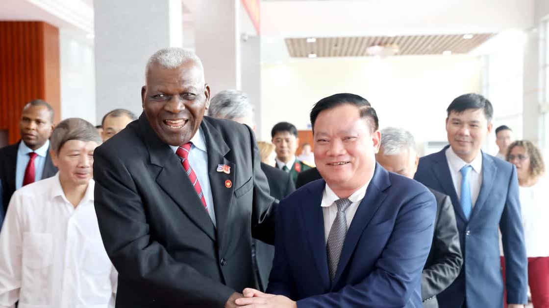 chu tich quoc hoi cuba tham va lam viec tai tinh hung yen