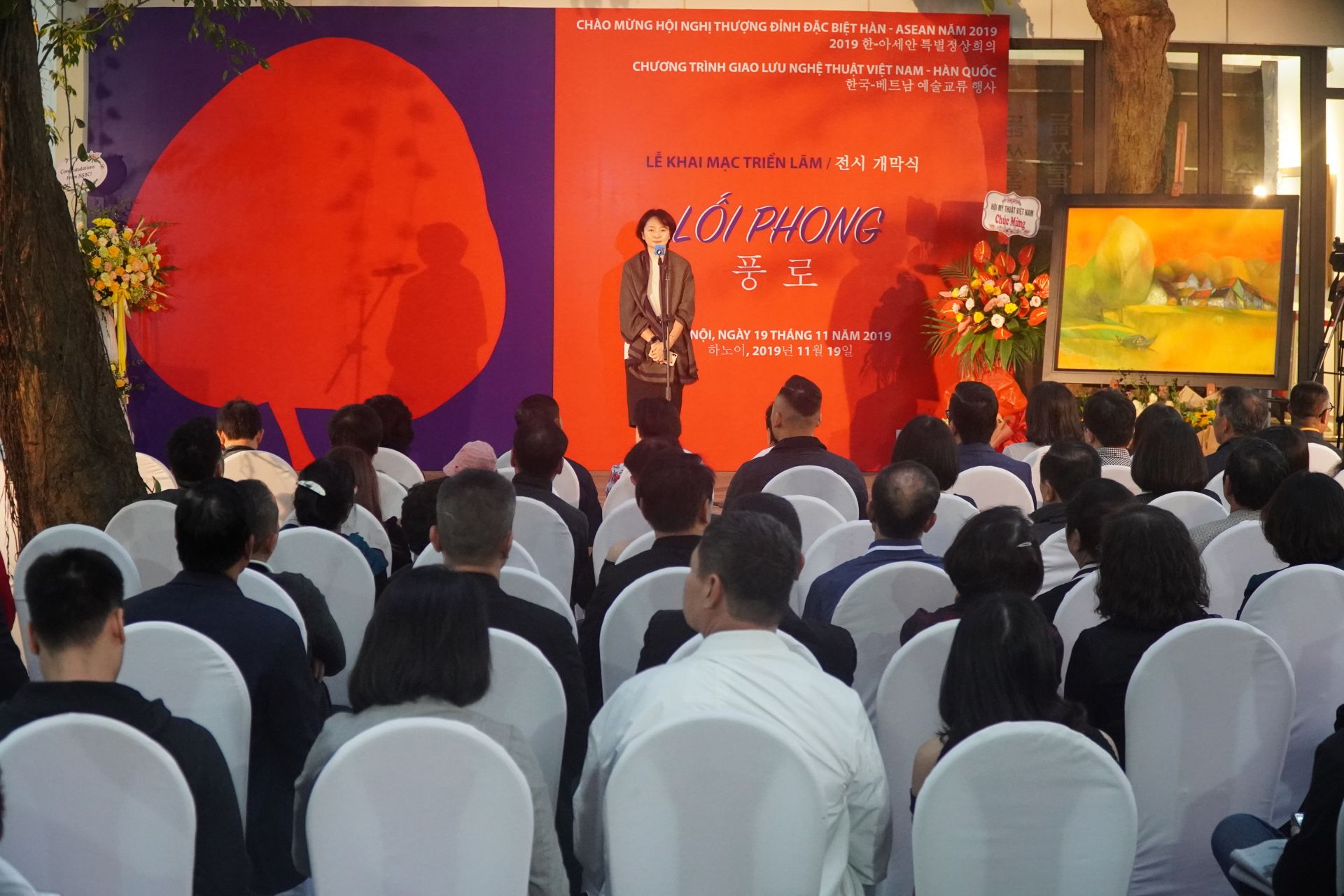 khai mac trien lam tranh loi phong