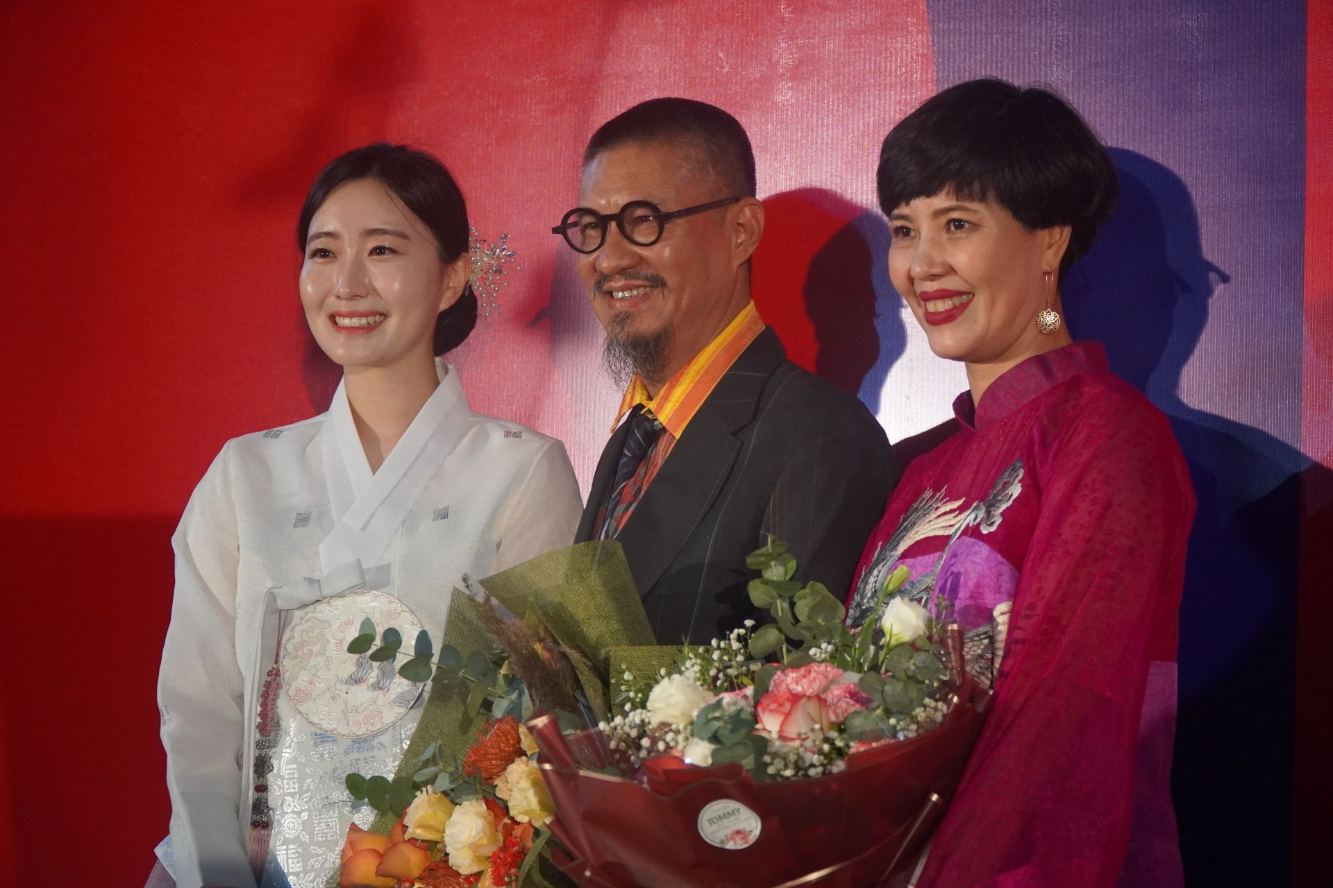 khai mac trien lam tranh loi phong