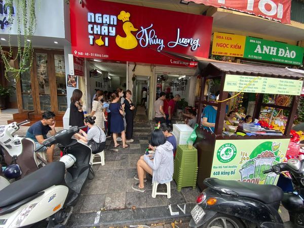 Ngan cháy tỏi Hà Nội: Từ món ngan luộc nhàm chán đến công thức trị giá cả tỷ đồng