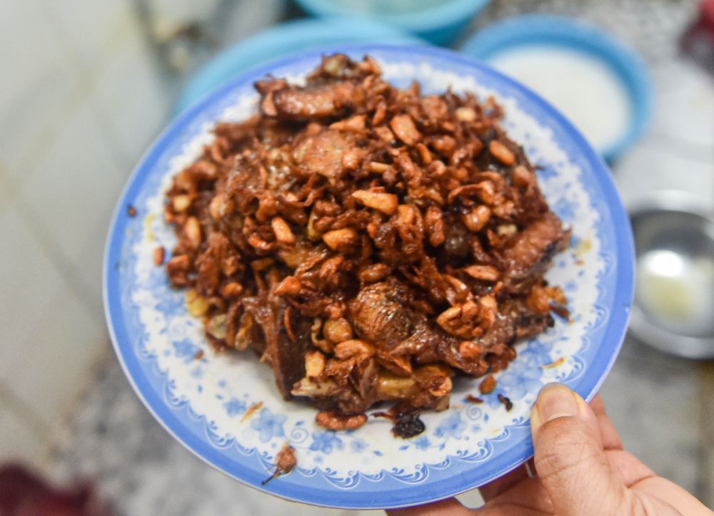 Ngan cháy tỏi Hà Nội: Từ món ngan luộc nhàm chán đến công thức trị giá cả tỷ đồng