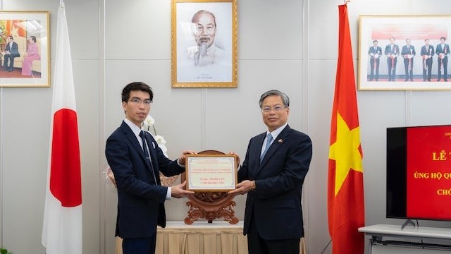 tiep nhan 900 nghin yen ung ho quy vaccine covid19 tu chuong trinh mua sua nutifood