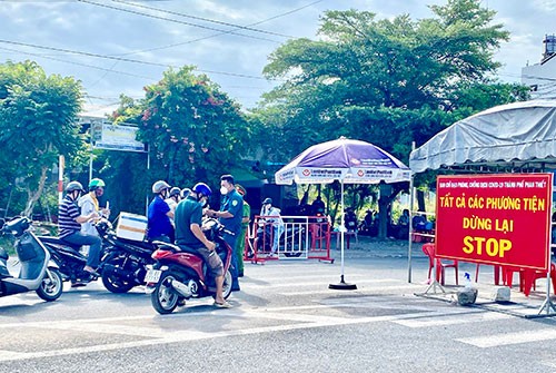 Covid-19 ở Việt Nam: Bến Tre, Quảng Bình có thêm nhiều ca mắc mới, Đồng Nai bắt đầu tiêm vaccine cho trẻ từ 15-17 tuổi Covid-19 ở Việt Nam: Bến Tre, Quảng Bình có thêm nhiều ca mắc mới, Đồng Nai bắt đầu tiêm vaccine cho trẻ từ 15-17 tuổi