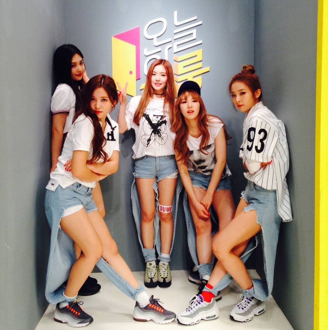 Những lần tạo hình 'thê thảm' không dám nhìn lại của sao KPop