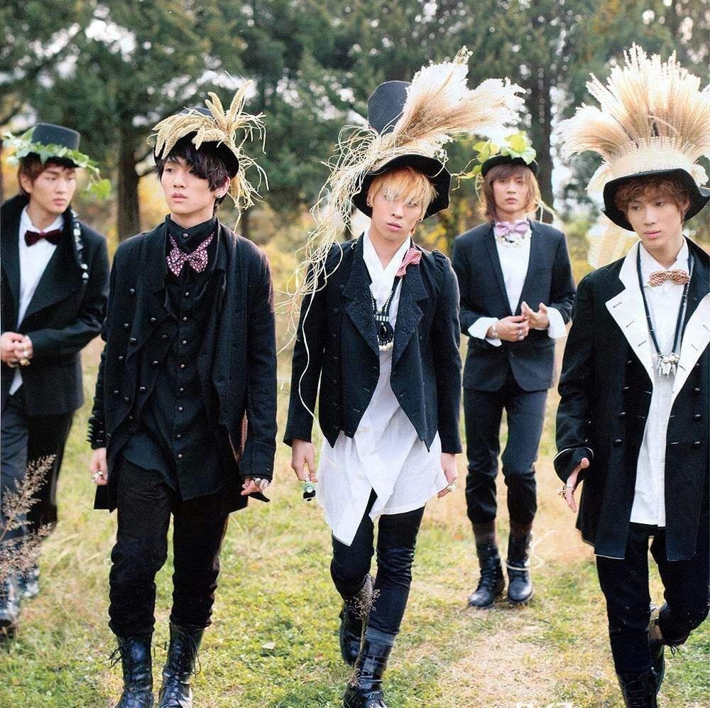 Những lần tạo hình 'thê thảm' không dám nhìn lại của sao KPop