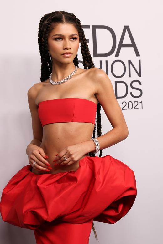 Thảm đỏ giải thưởng thời trang CFDA: Những bộ trang phục ấn tượng