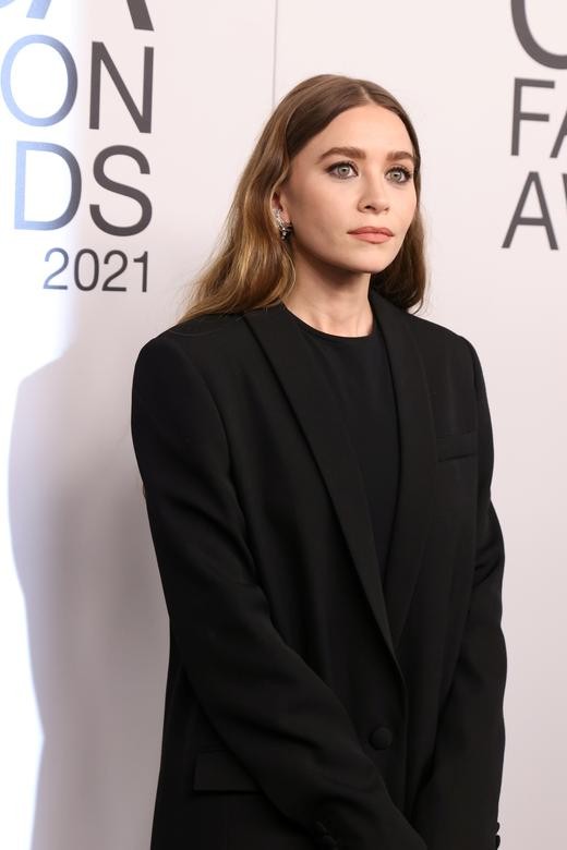 Thảm đỏ giải thưởng thời trang CFDA: Những bộ trang phục ấn tượng