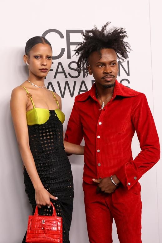 Thảm đỏ giải thưởng thời trang CFDA: Những bộ trang phục ấn tượng