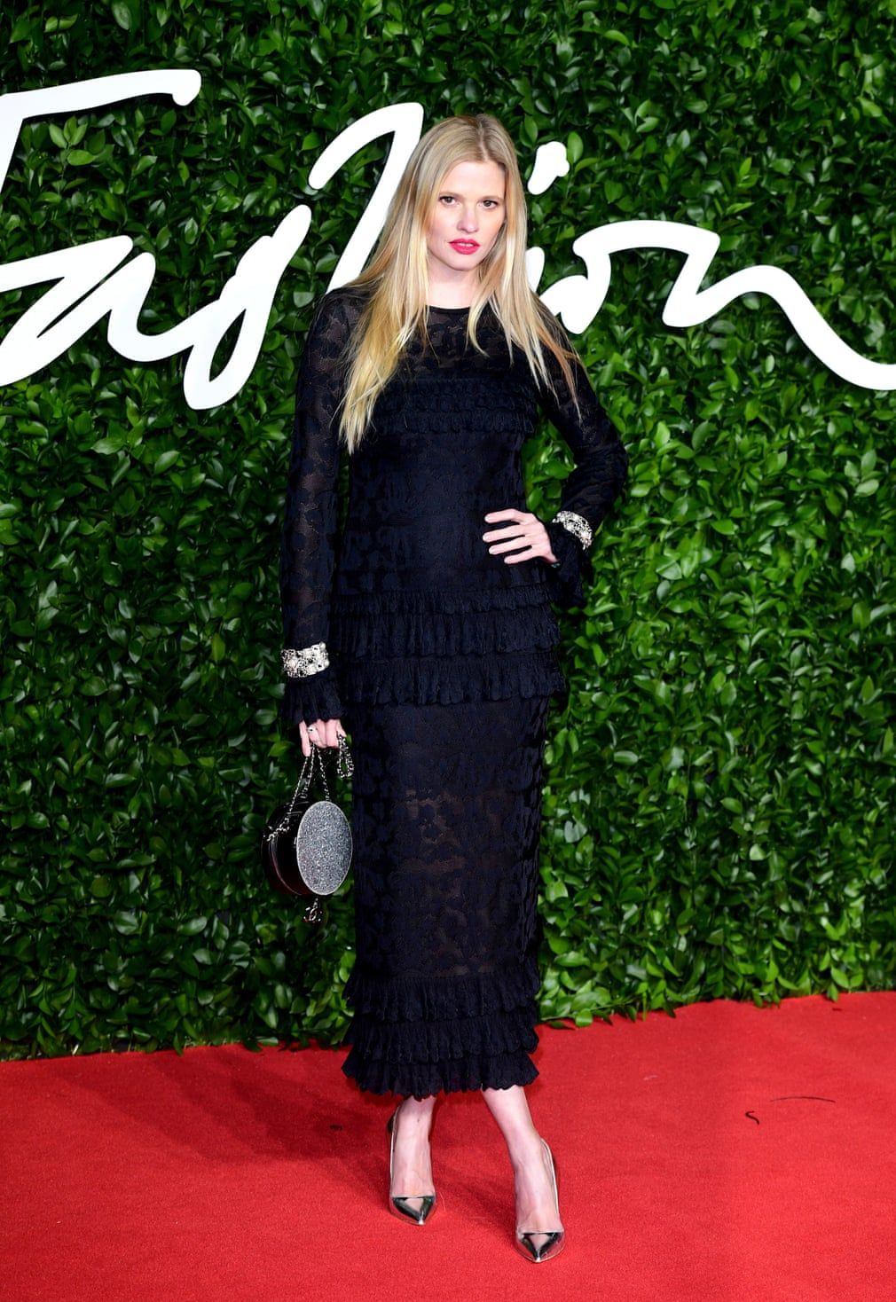 phong cach sao tren tham do the fashion awards 2019 london