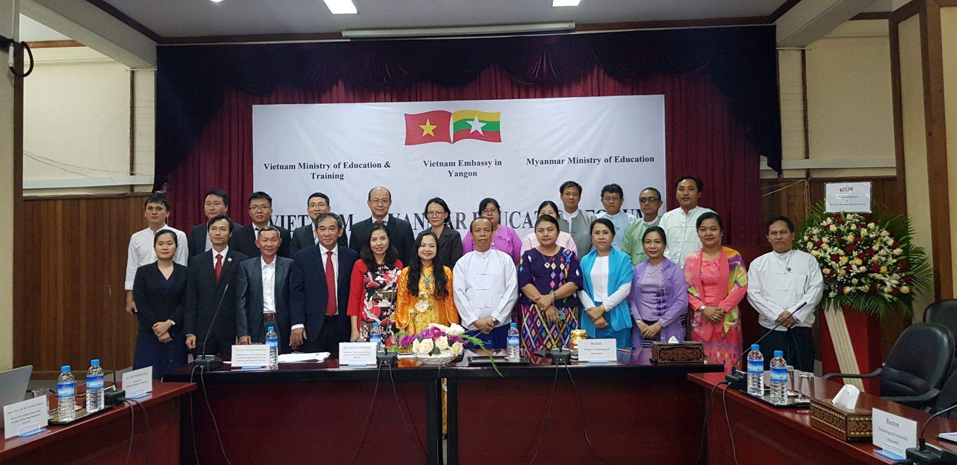 lan dau tien to chuc dien dan giao duc viet nam myanmar tai myanmar
