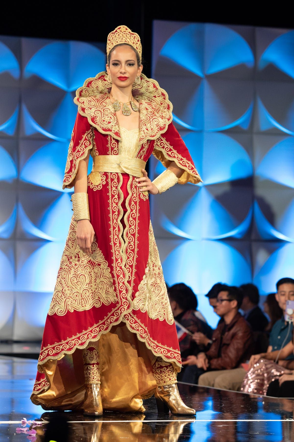 18 bo trang phuc dep nhat tai cuoc thi hoa hau hoan vu the gioi 2019