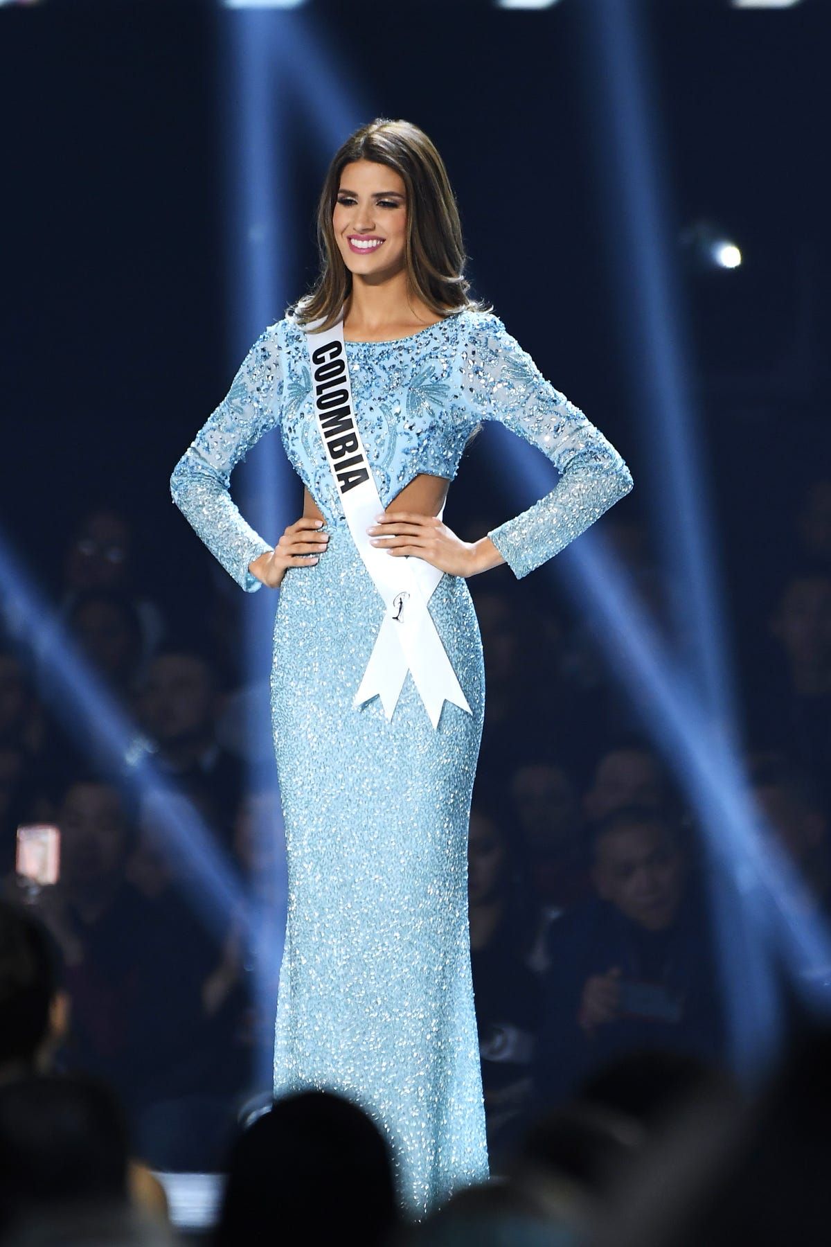 18 bo trang phuc dep nhat tai cuoc thi hoa hau hoan vu the gioi 2019