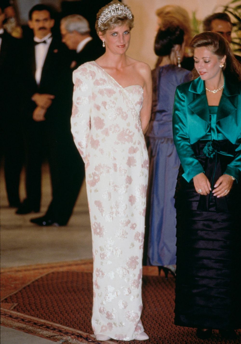 Công nương Diana trong chiếc váy hoa Catherine Walker trong chuyến công du năm 1991 tới Brazil.