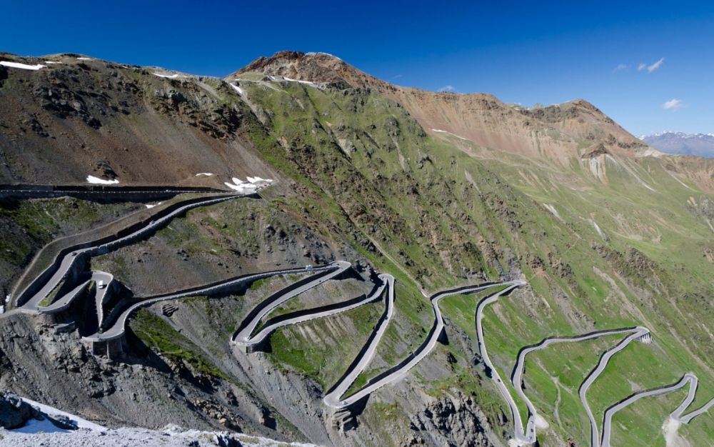 Những cung đường thách thức trên đèo Stelvio. (Nguồn: Alamy)
