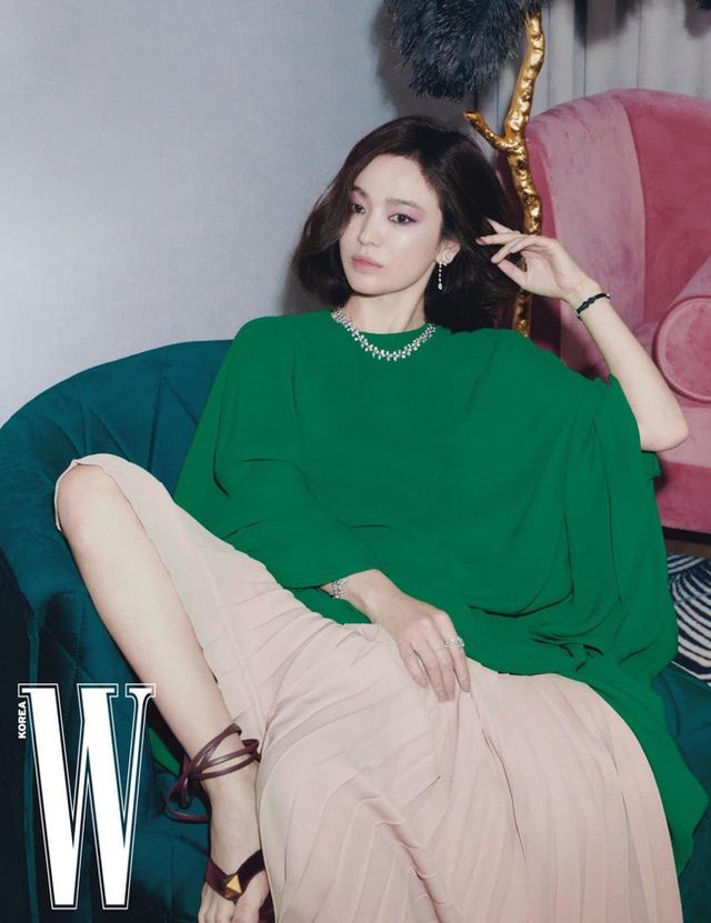 Song Hye Kyo xuất hiện và trả lời phỏng vấn của tờ W (Hàn Quốc), số tháng 1/2021. 