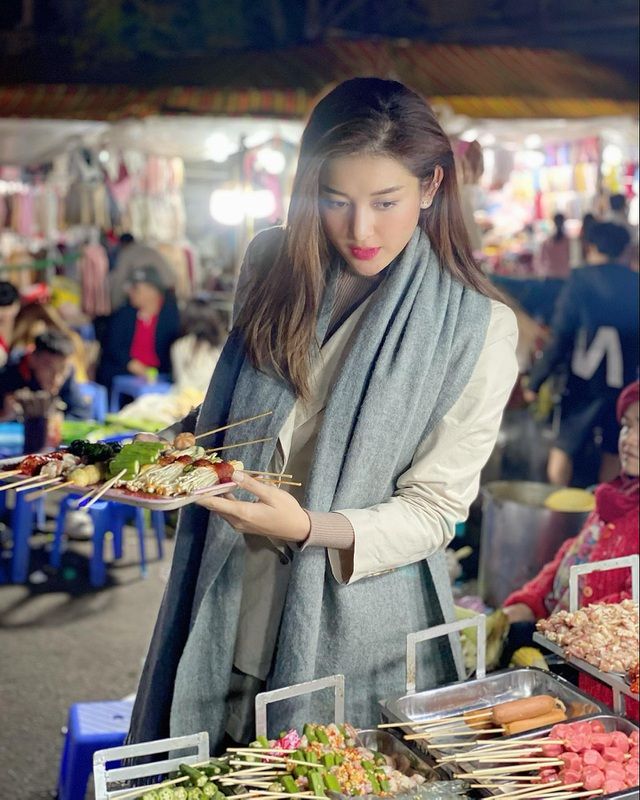 Sao Việt tuần qua (21-27/12): BTV Quang Minh bật khóc trên sóng truyền hình, các sao tưng bừng đón Giáng sinh