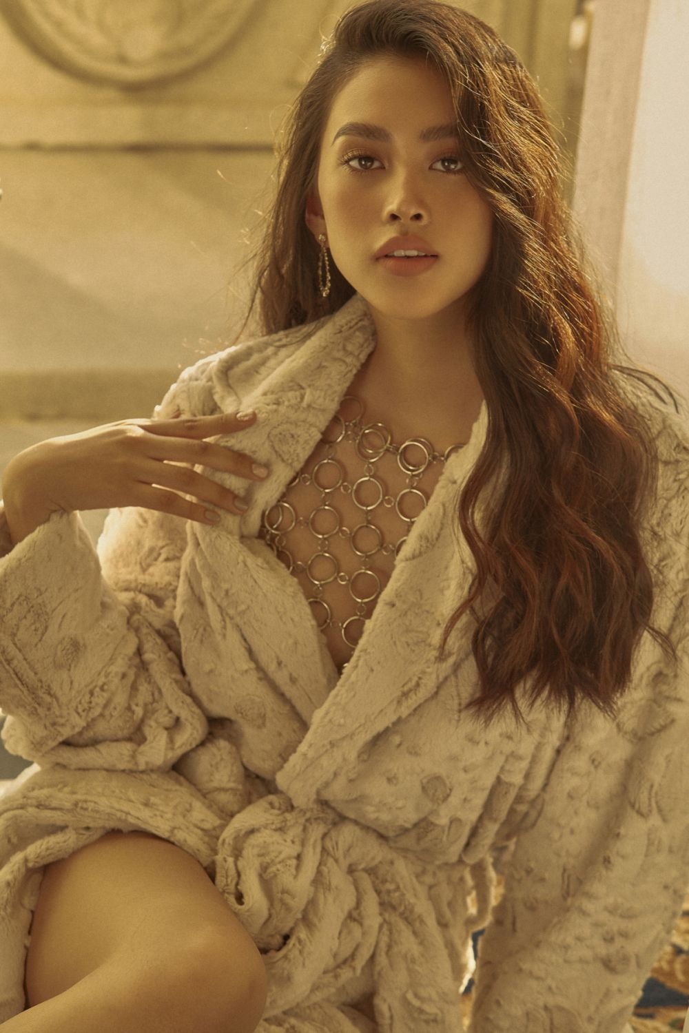 Sau khi hoàn thành 'sứ mệnh', Hoa hậu Tiểu Vy 'lột xác' trong bộ ảnh mới