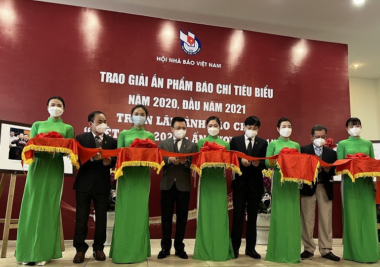 Báo Thế giới & Việt Nam đạt giải B bìa báo Tết ấn tượng năm 2021