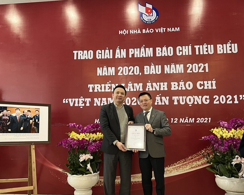 Báo Thế giới & Việt Nam đoạt giải B bìa báo Tết ấn tượng năm 2021