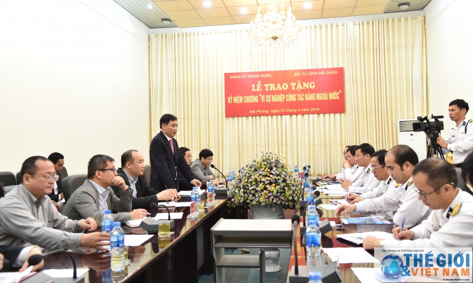 thu truong bo ngoai giao chu nhiem uy ban bien gioi quoc gia le hoai trung lam viec voi bo tu lenh hai quan